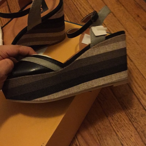 BRAND NEW Black Striped Platform Wedges - Picture 3 of 4